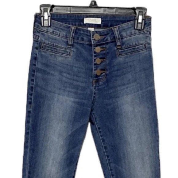 Sun & Shadow Junior's Medium Wash Button Fly Mid Rise Flare Denim Jeans Size 1 - Picture 3 of 7